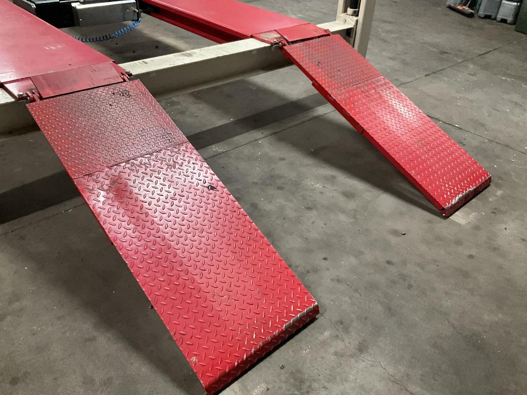 Photo '5' of Stertil Koni Car / Truck Servicing Lift System Photo '5' of Stertil Koni Car / Truck Servicing Lift System