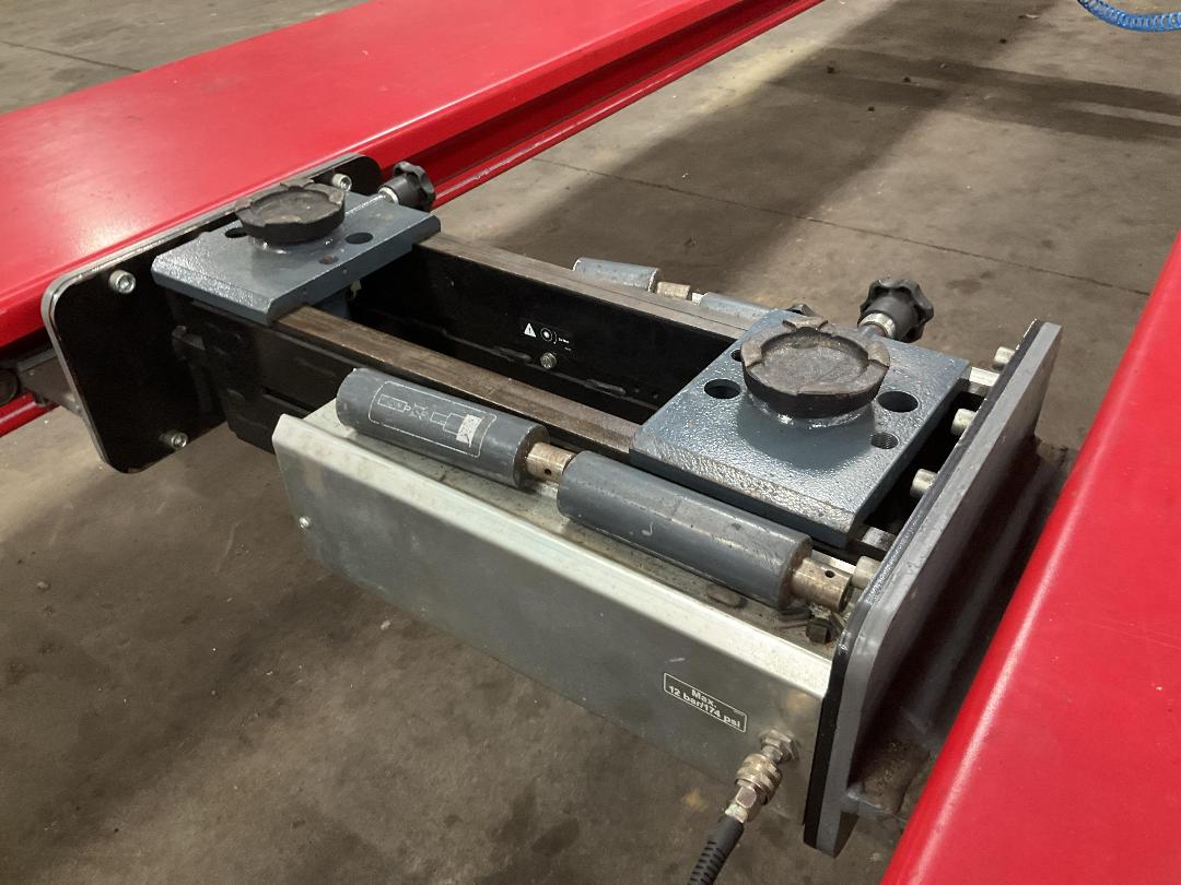 Photo '23' of Stertil Koni Car / Truck Servicing Lift System Photo '23' of Stertil Koni Car / Truck Servicing Lift System