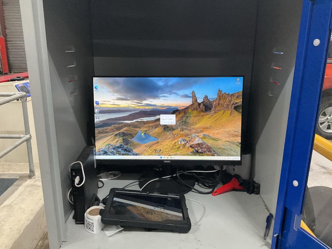 Photo '21' of Stertil Koni Car / Truck Servicing Lift System Photo '21' of Stertil Koni Car / Truck Servicing Lift System