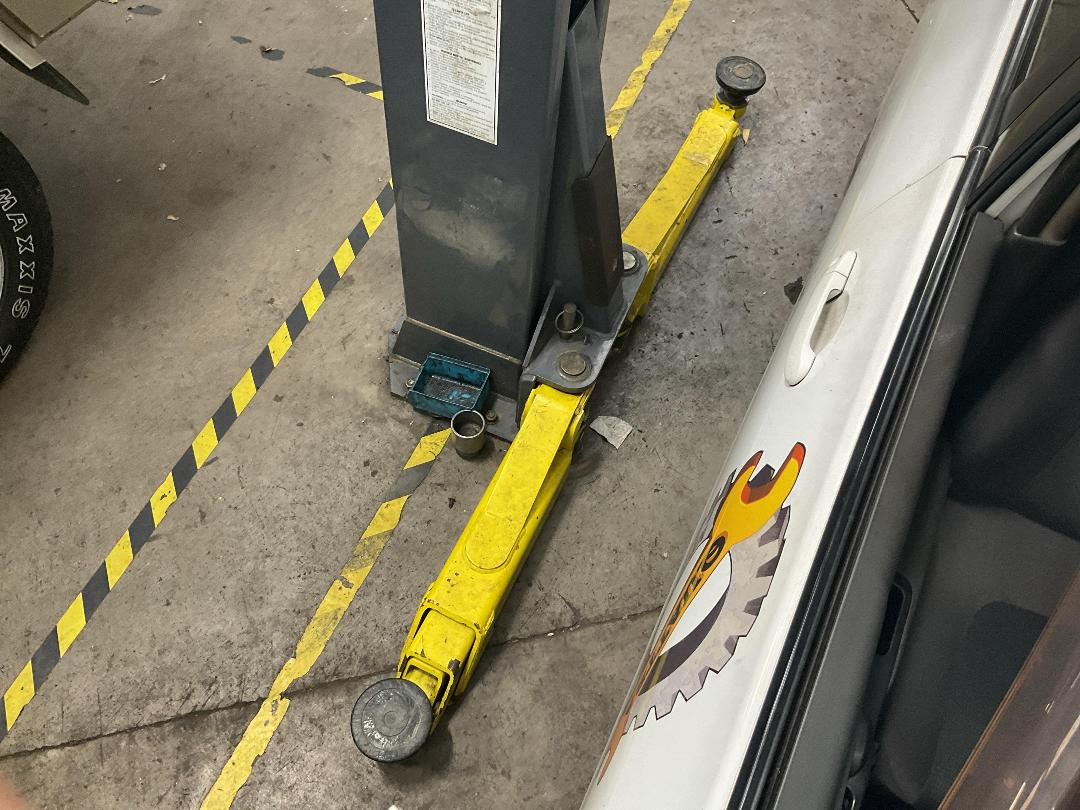 Photo '5' of BendPak XPR-10S 2-Post Car Lift 4536KG Rated