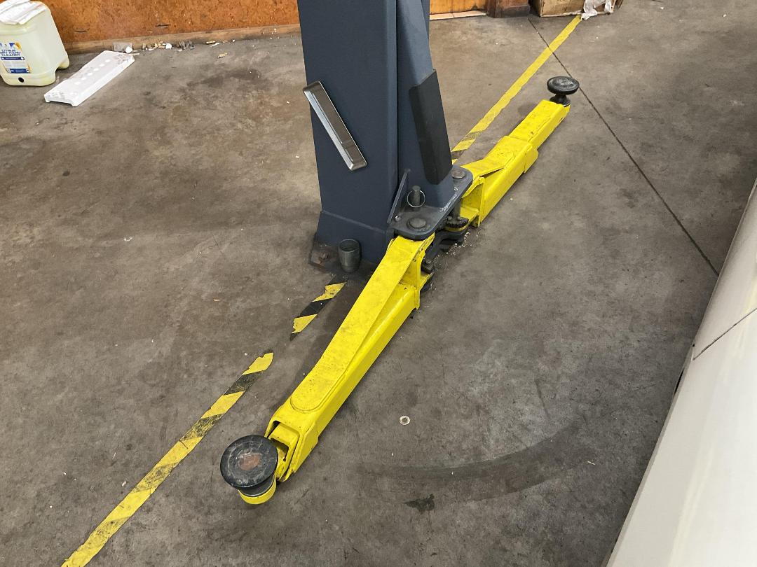 Photo '10' of BendPak XPR-10S 2-Post Car Lift 4536KG Rated