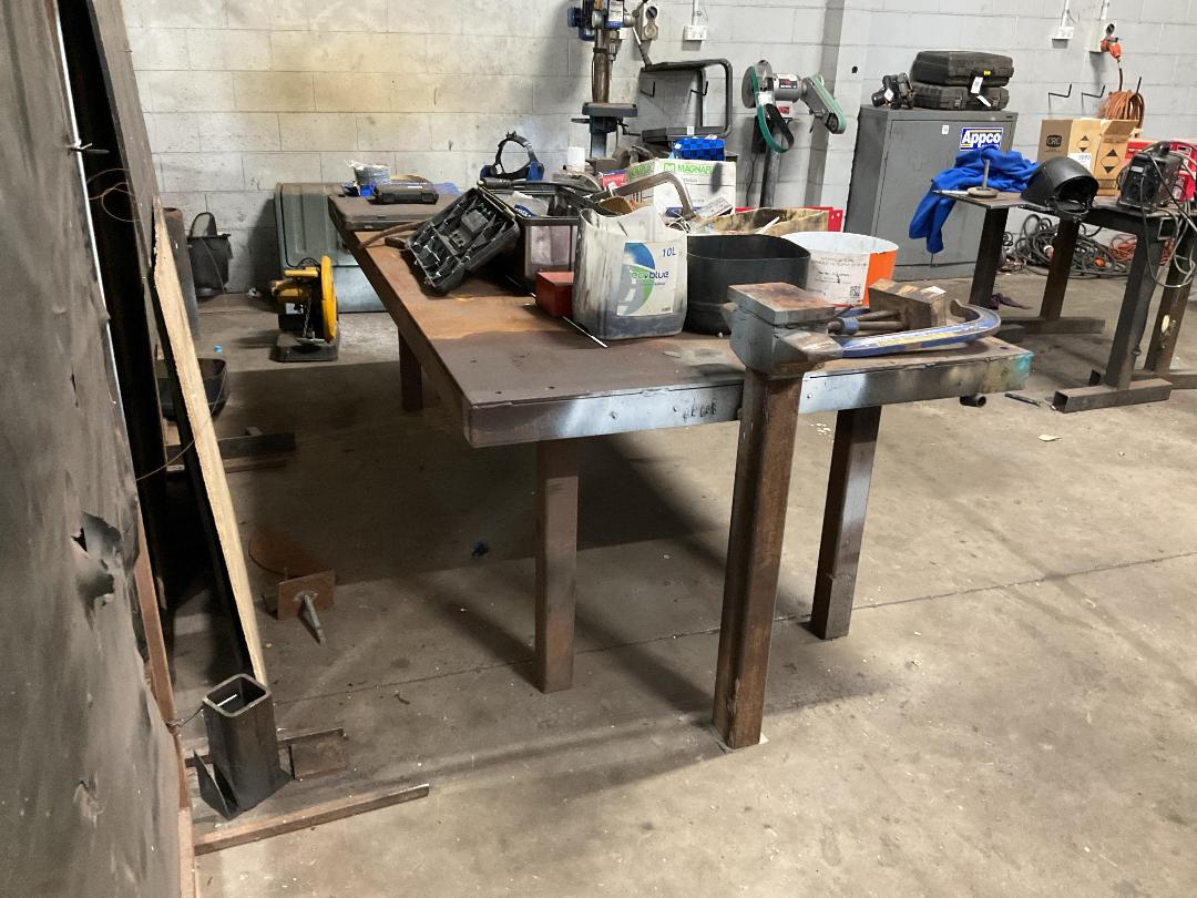 Photo '4' of Heavy-duty Workbench with Vice