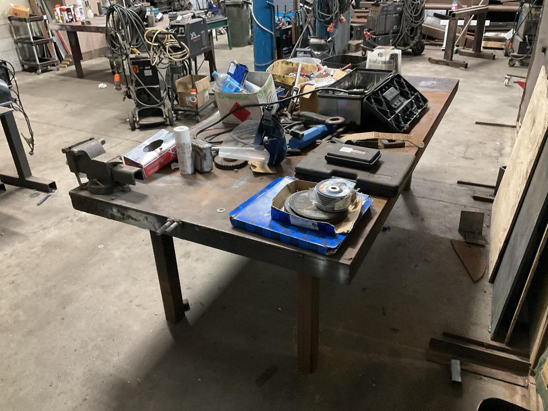 Photo '5' of Heavy-duty Workbench with Vice