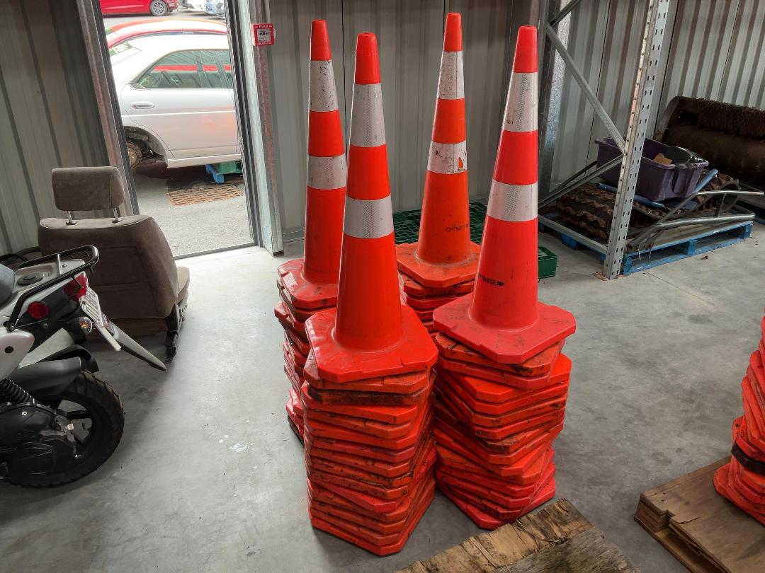 Photo '2' of 60 x Road Cones