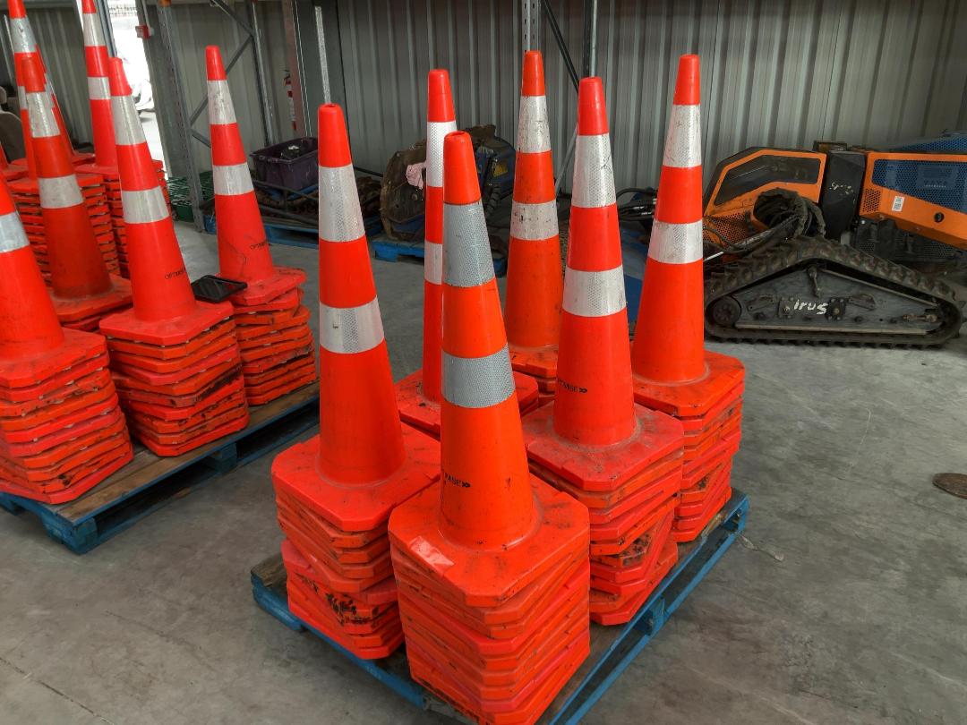 Photo '3' of 60 x Road Cones Lot 6