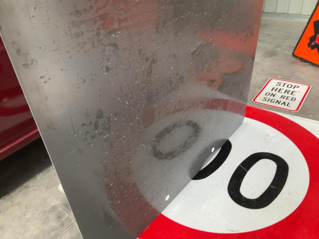 Photo '3' of 4x Temporary Traffic Signs "100"