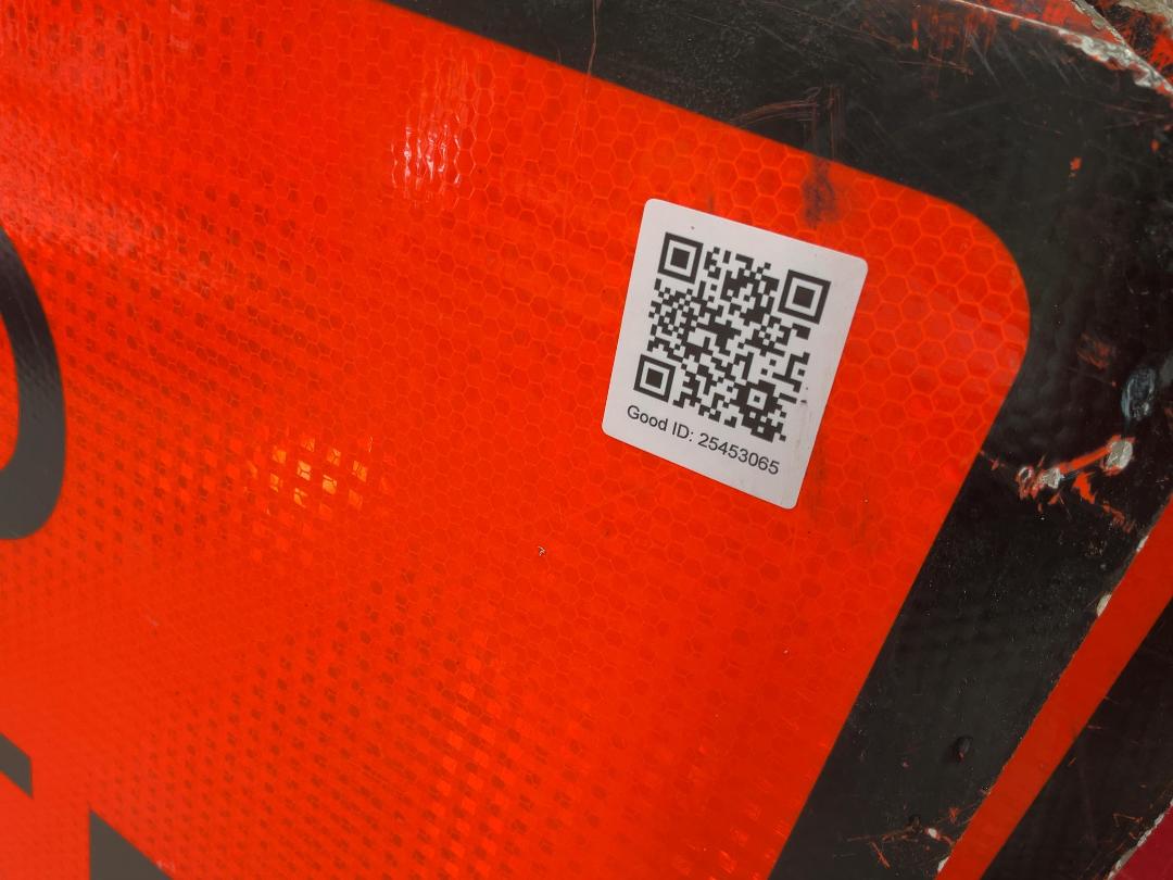 Photo '3' of 8x Temporary Traffic Signs "Road Closed Ahead"