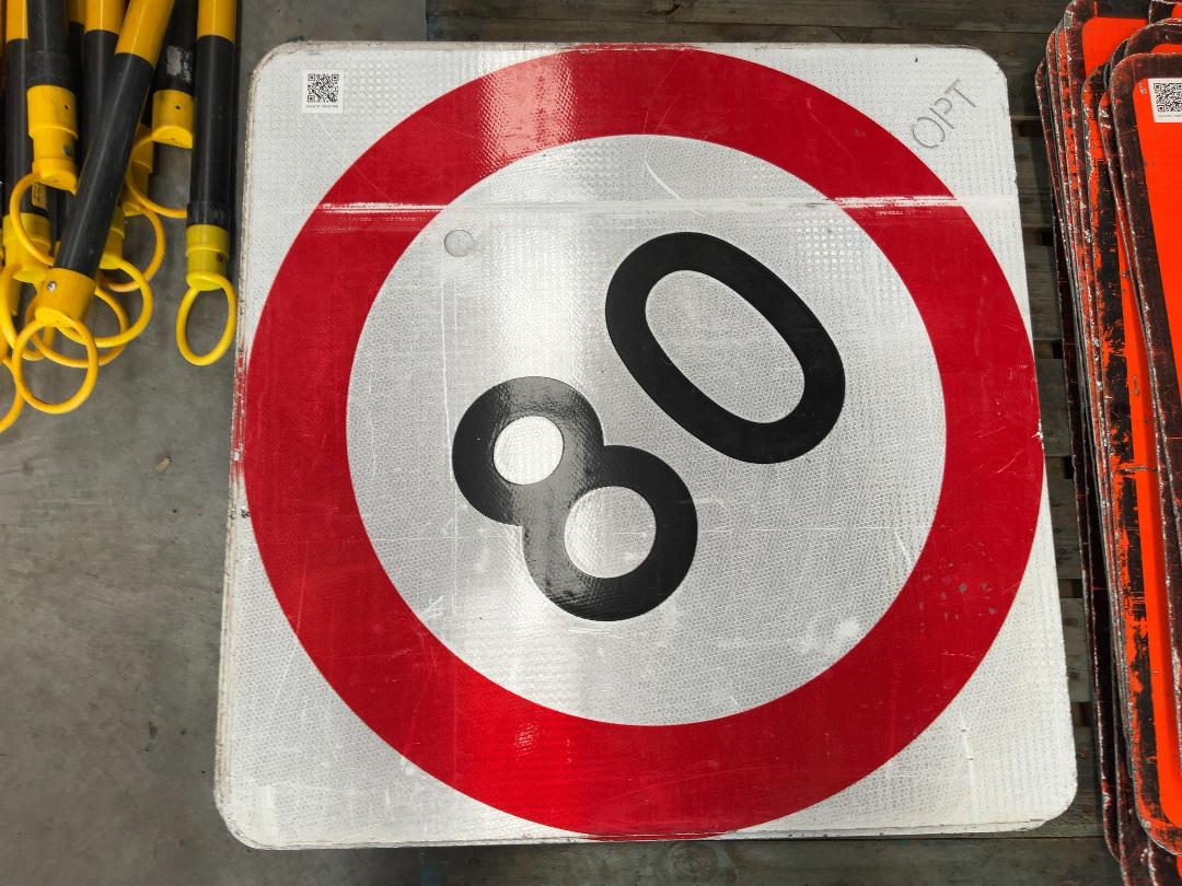 Photo '2' of 8 x Temporary Traffic Signs "80"