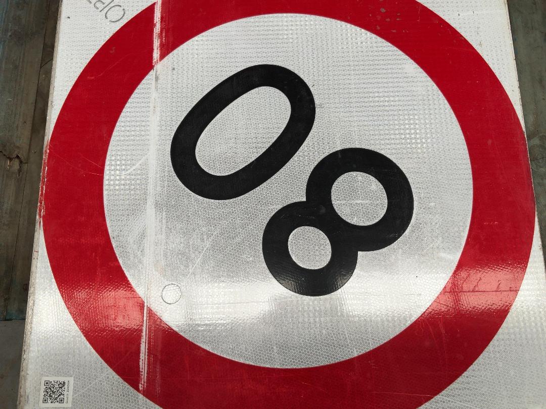 Photo '4' of 8 x Temporary Traffic Signs "80"