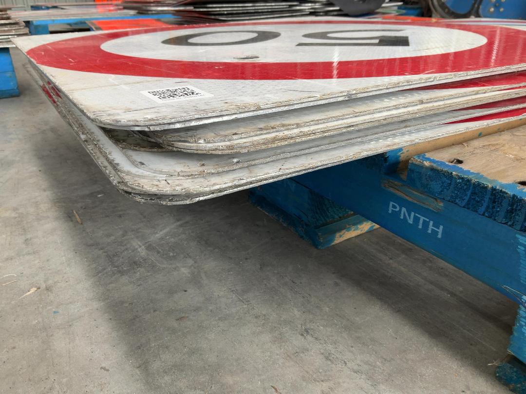 Photo '2' of 17 x Temporary Traffic Signs "50"