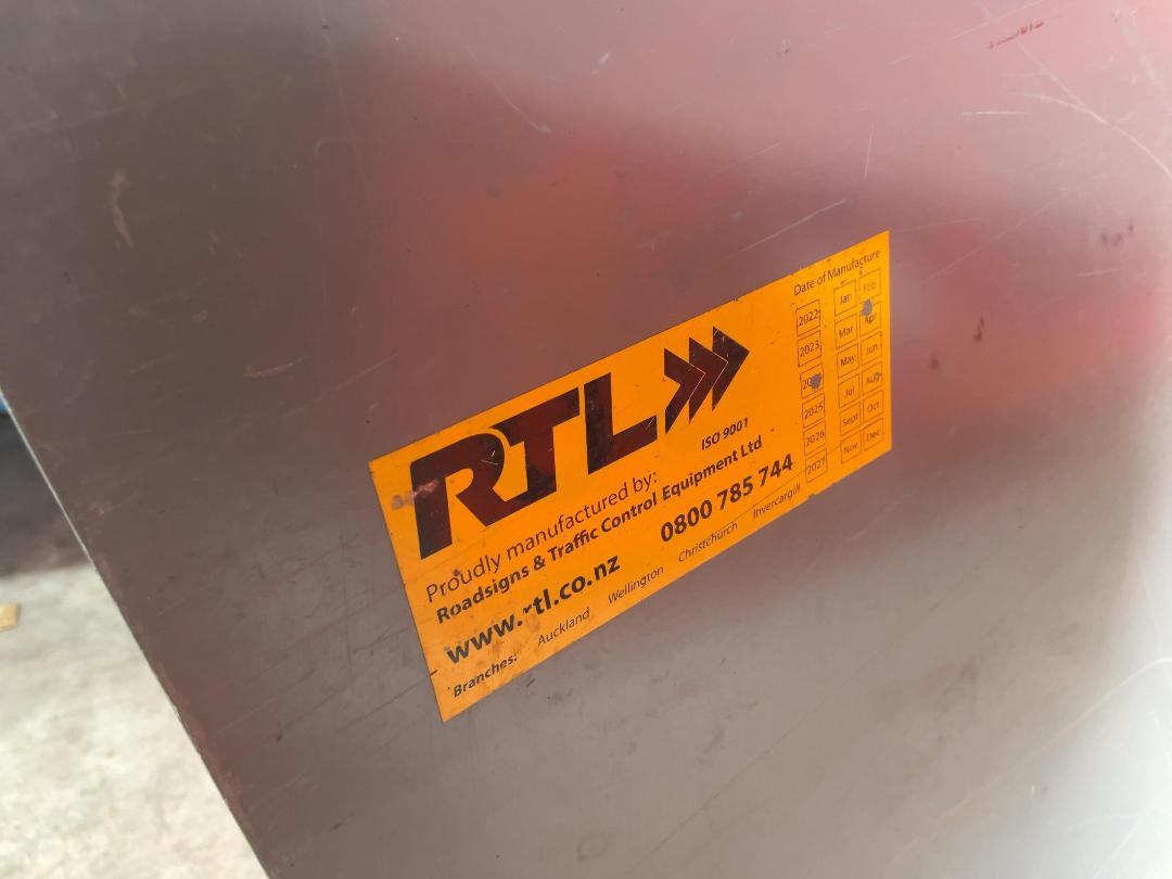 Photo '4' of 4x Temporary Traffic Signs Works End