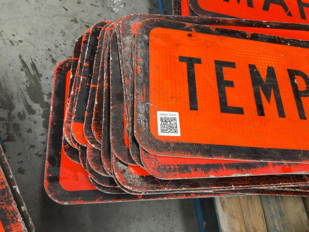 Photo '3' of 27 x Temporary Traffic Signs TEMPORARY