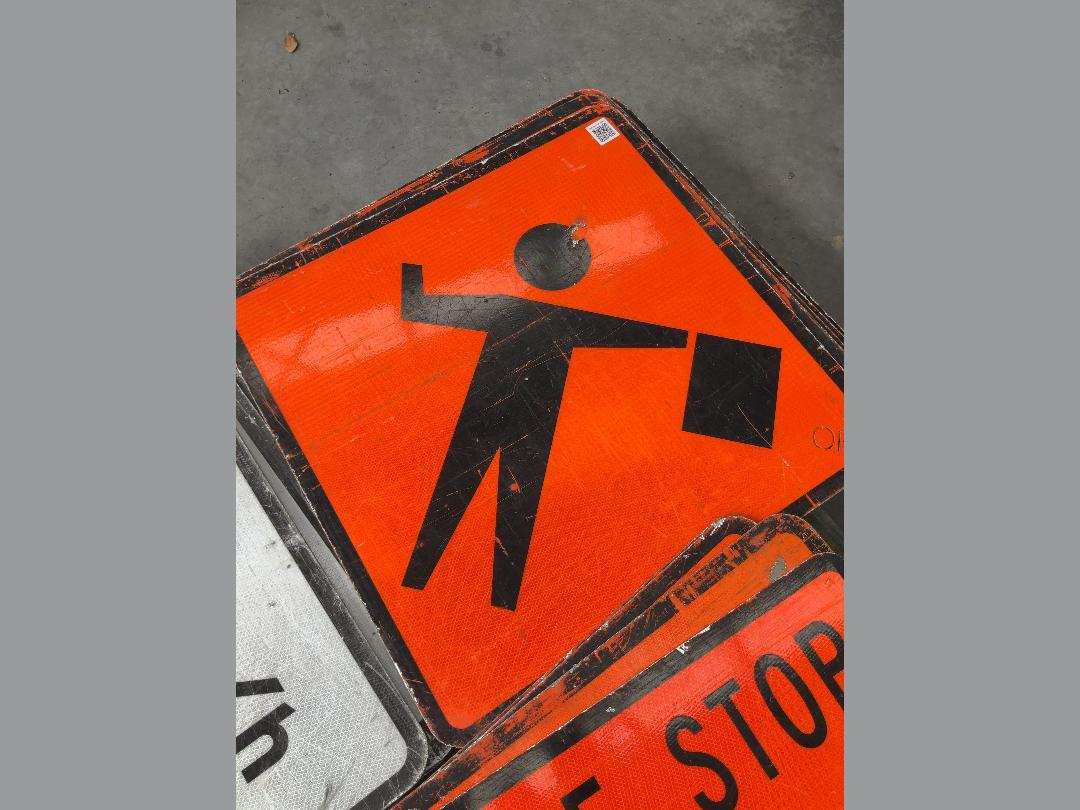 Photo '2' of 10 x Temporary Traffic Signs "Manual Traffic Control"