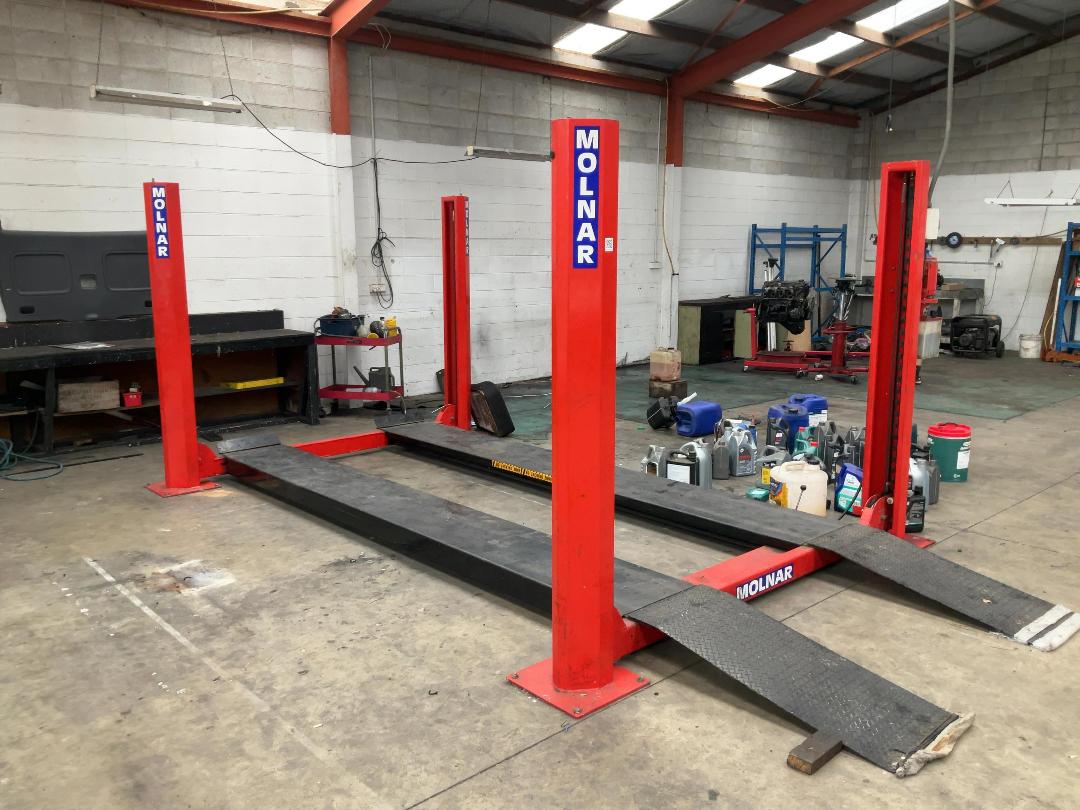 Photo '2' of Molnar 4 Post Hoist Photo '2' of Molnar 4 Post Hoist