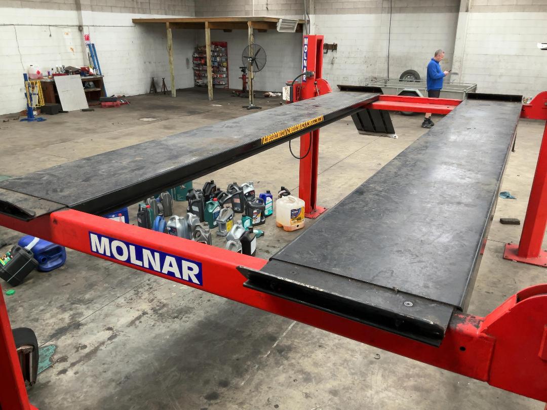 Photo '6' of Molnar 4 Post Hoist Photo '6' of Molnar 4 Post Hoist