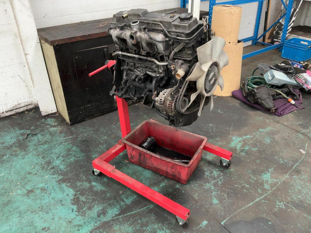 Photo '2' of Engine Stand with unknown engine Photo '2' of Engine Stand with unknown engine