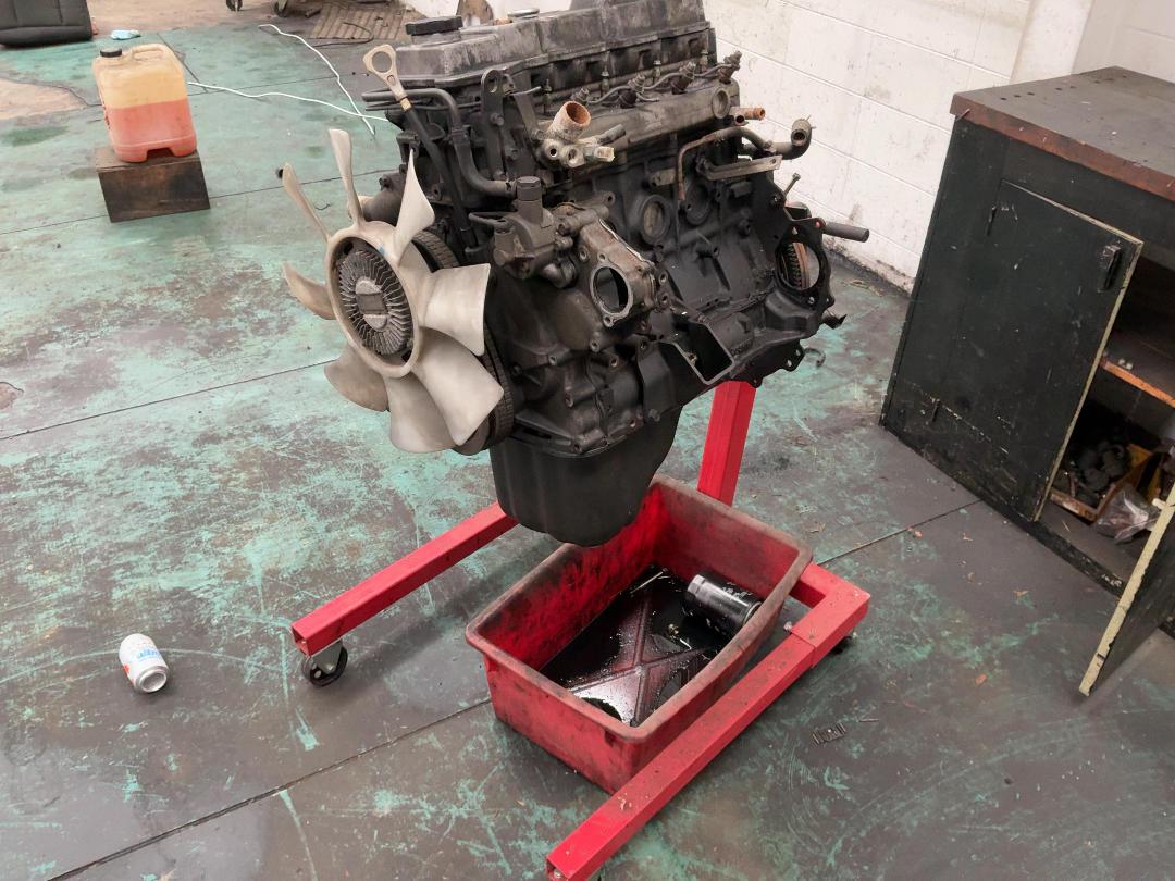 Photo '3' of Engine Stand with unknown engine Photo '3' of Engine Stand with unknown engine