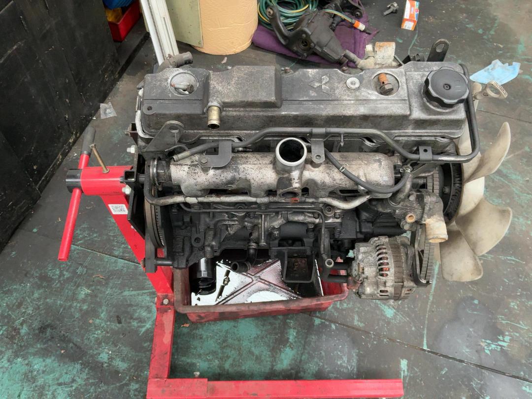 Photo '5' of Engine Stand with unknown engine Photo '5' of Engine Stand with unknown engine