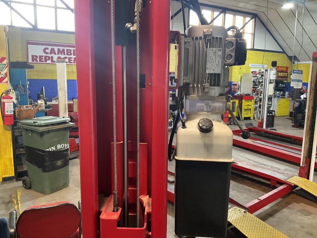 Photo '10' of 2 Post Hoist