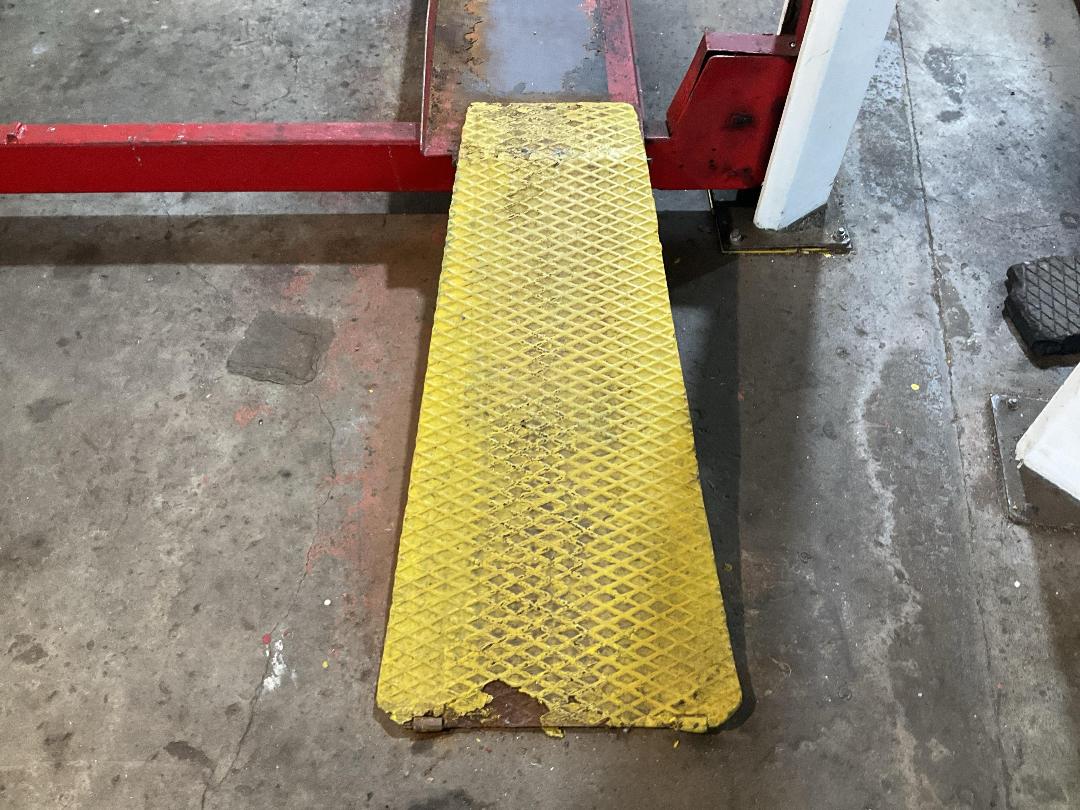 Photo '8' of Istobal 4 Post Hoist