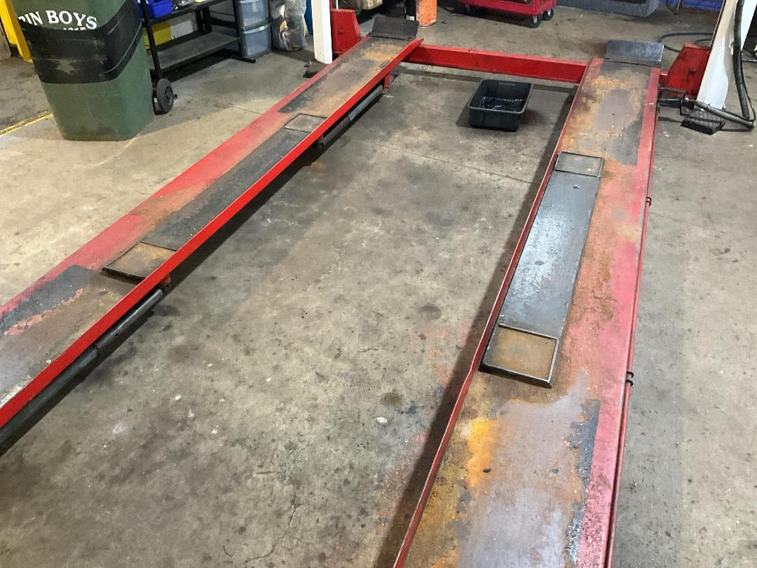 Photo '9' of Istobal 4 Post Hoist