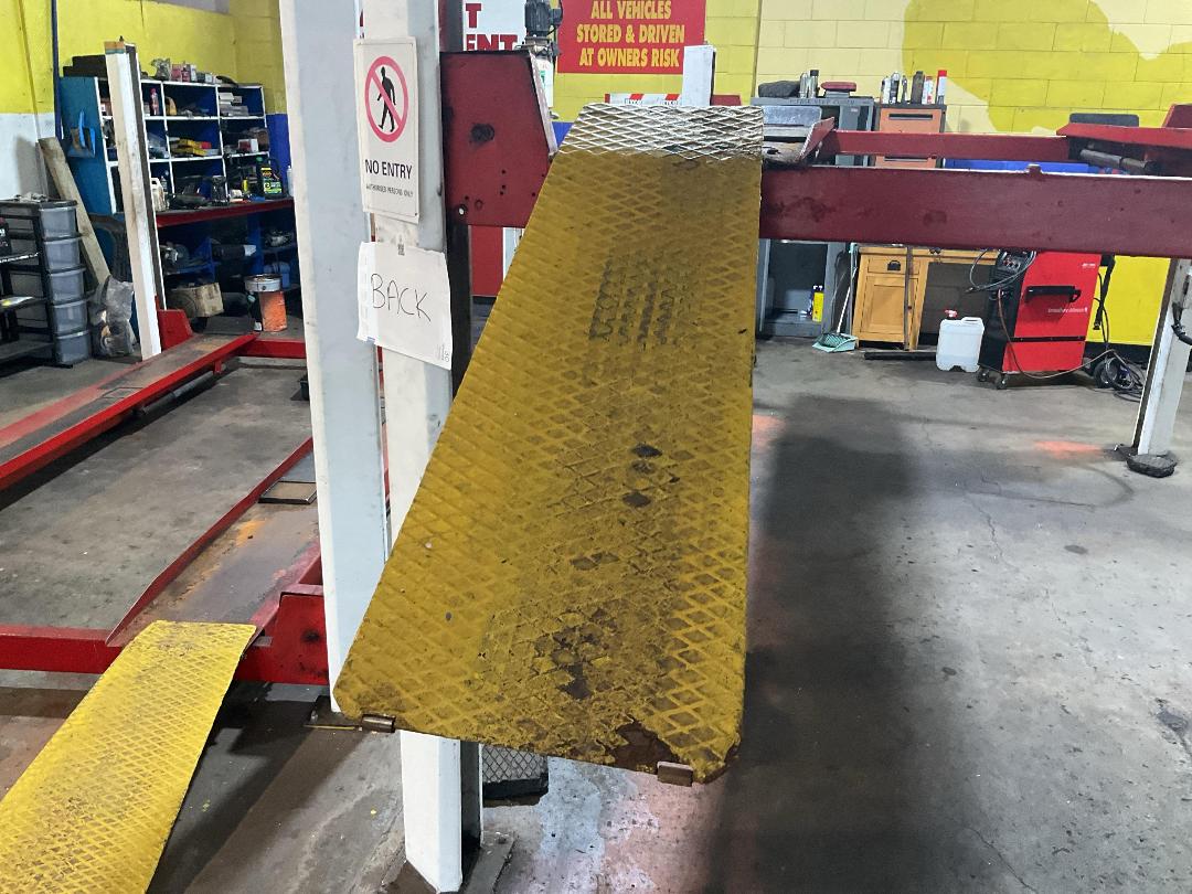 Photo '11' of Istobal 4 Post Hoist - 2