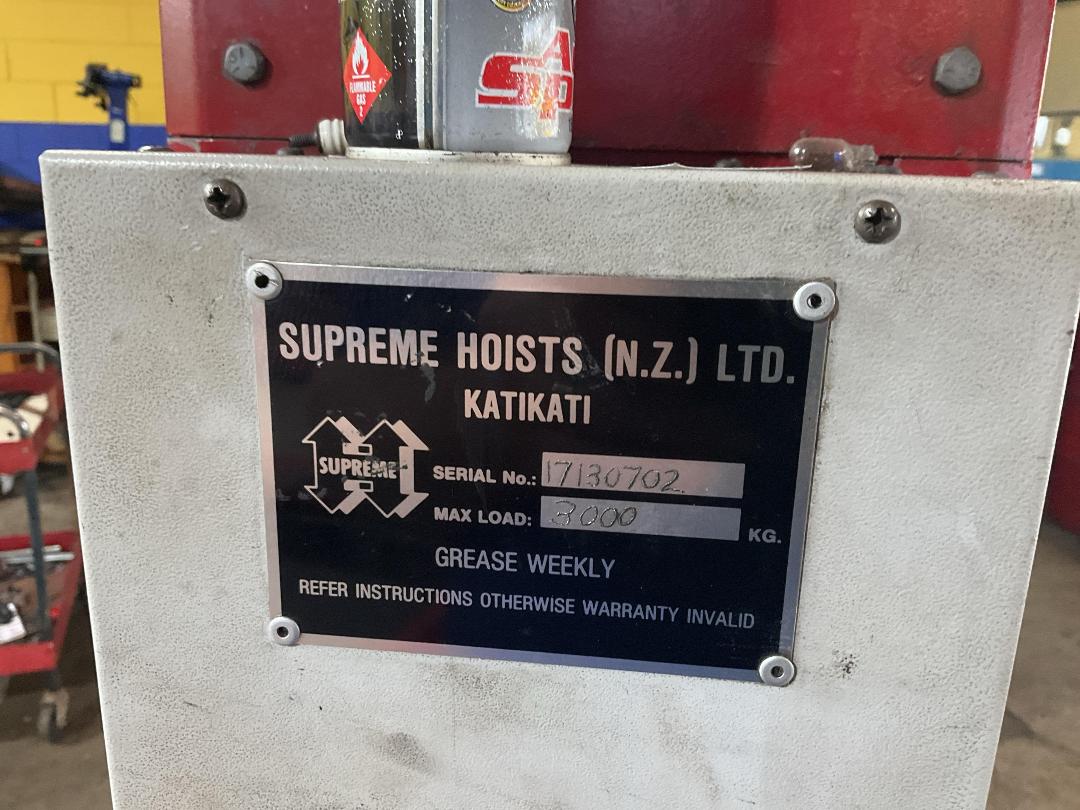 Photo '2' of Supreme 2 Post Hoist Photo '2' of Supreme 2 Post Hoist