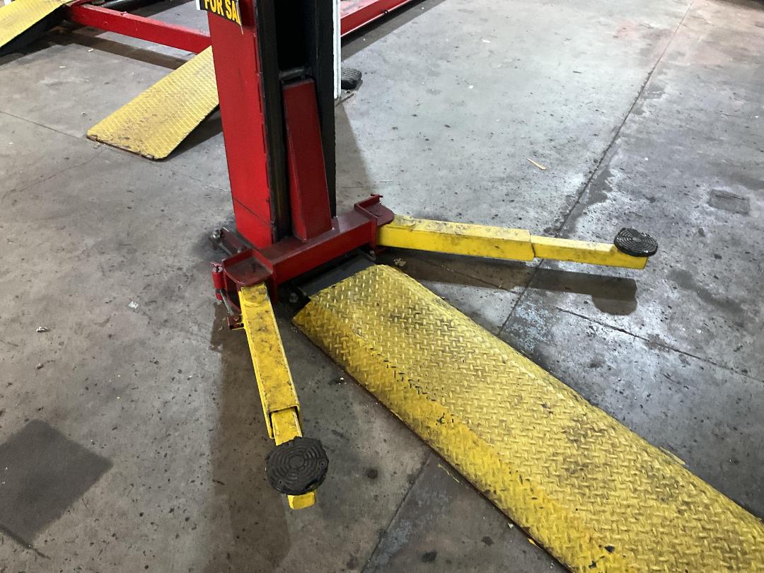 Photo '4' of Supreme 2 Post Hoist Photo '4' of Supreme 2 Post Hoist