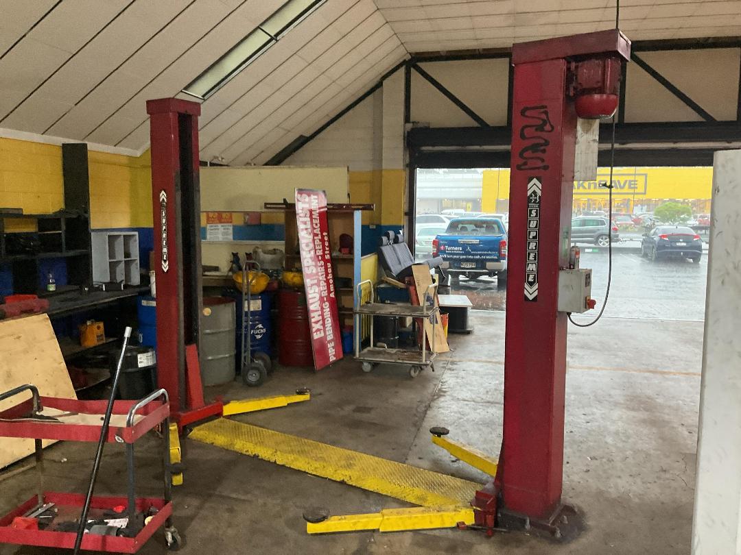 Photo '6' of Supreme 2 Post Hoist Photo '6' of Supreme 2 Post Hoist