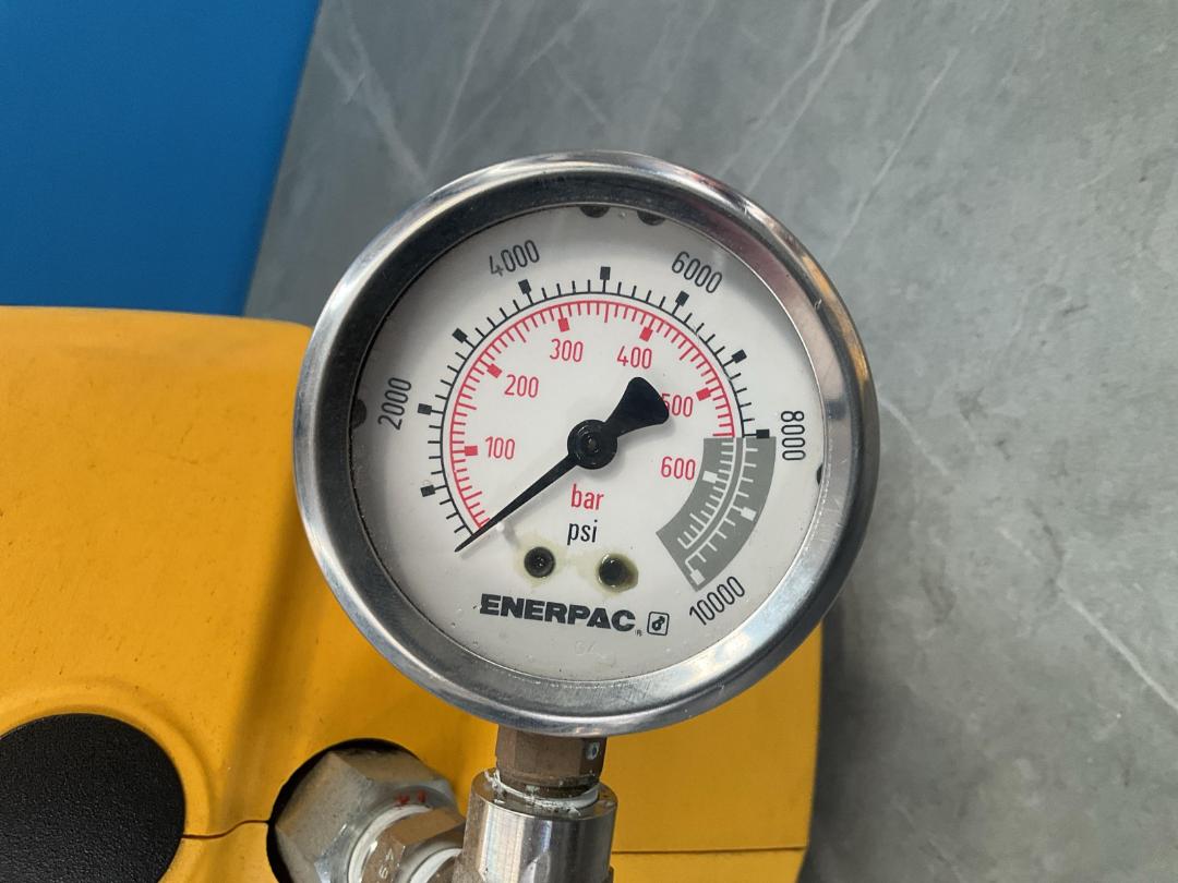 Photo '7' of Enerpac XC1201M Cordless Hydraulic Pump - Skin Only (Untested) Photo '7' of Enerpac XC1201M Cordless Hydraulic Pump - Skin Only (Untested)