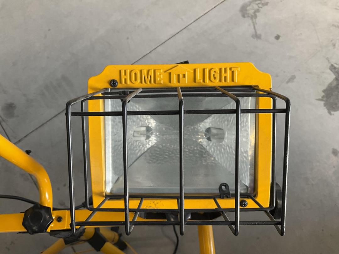 Photo '5' of Work Light with Tripod - Model L-14 Photo '5' of Work Light with Tripod - Model L-14