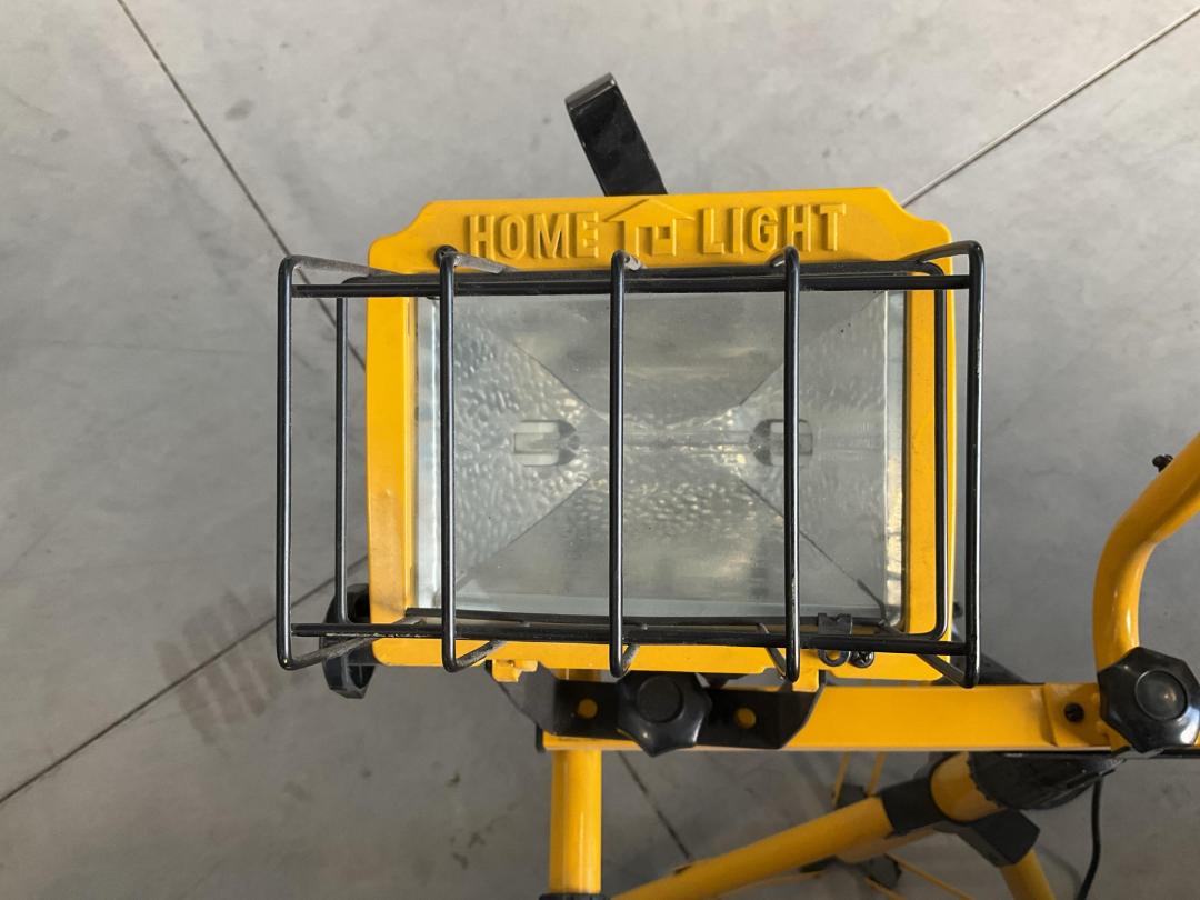 Photo '4' of Work Light with Tripod - Model L-14 Photo '4' of Work Light with Tripod - Model L-14