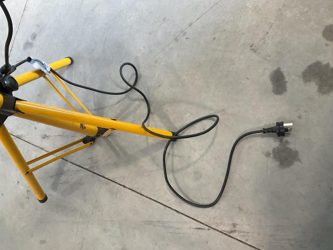 Photo '8' of Work Light with Tripod - Model L-14 Photo '8' of Work Light with Tripod - Model L-14