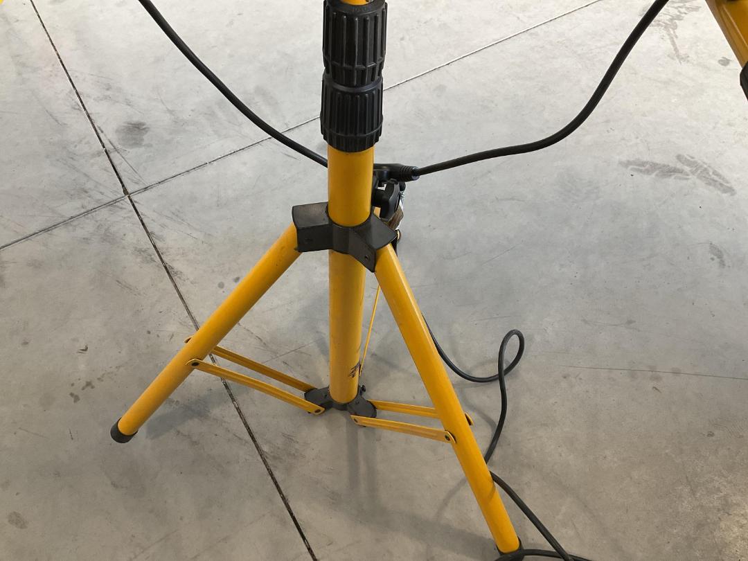 Photo '7' of Work Light with Tripod - Model L-14 Photo '7' of Work Light with Tripod - Model L-14