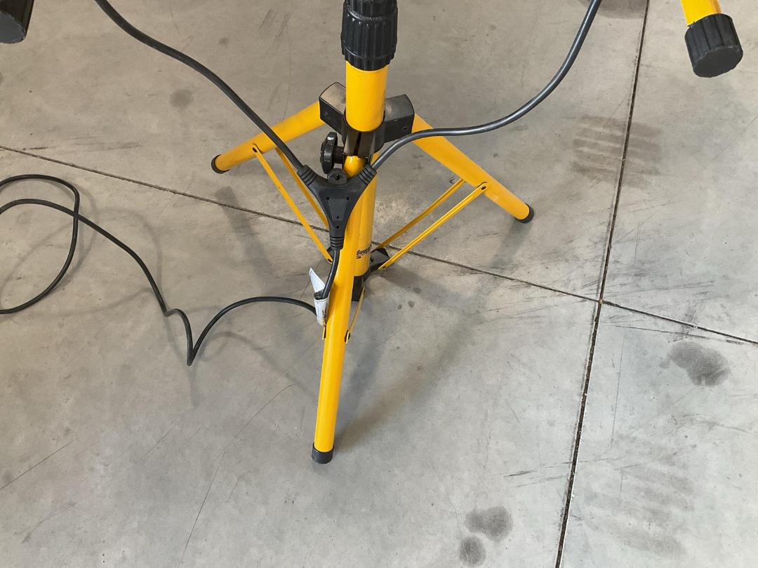 Photo '11' of Work Light with Tripod - Model L-14 Photo '11' of Work Light with Tripod - Model L-14