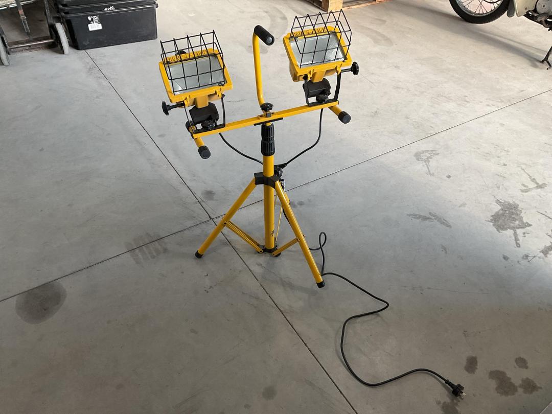 Photo '13' of Work Light with Tripod - Model L-14 Photo '13' of Work Light with Tripod - Model L-14