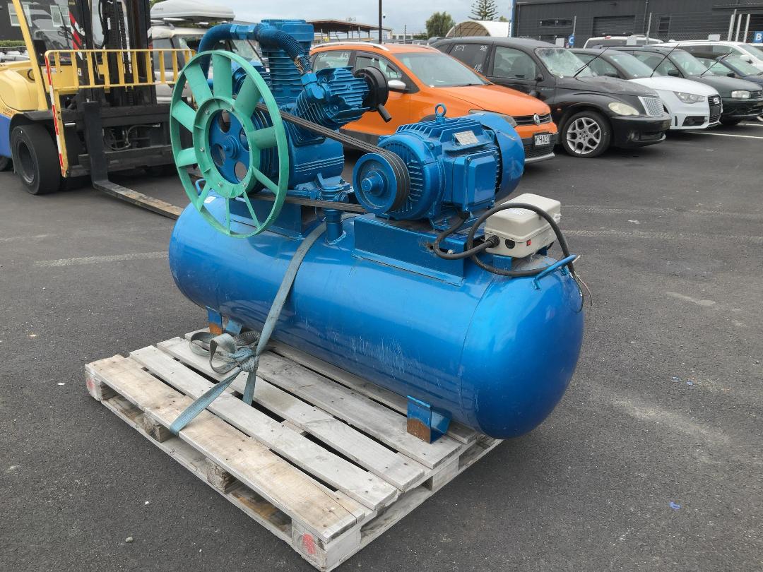 Photo '4' of DAMAGED Air compressor 3 phase