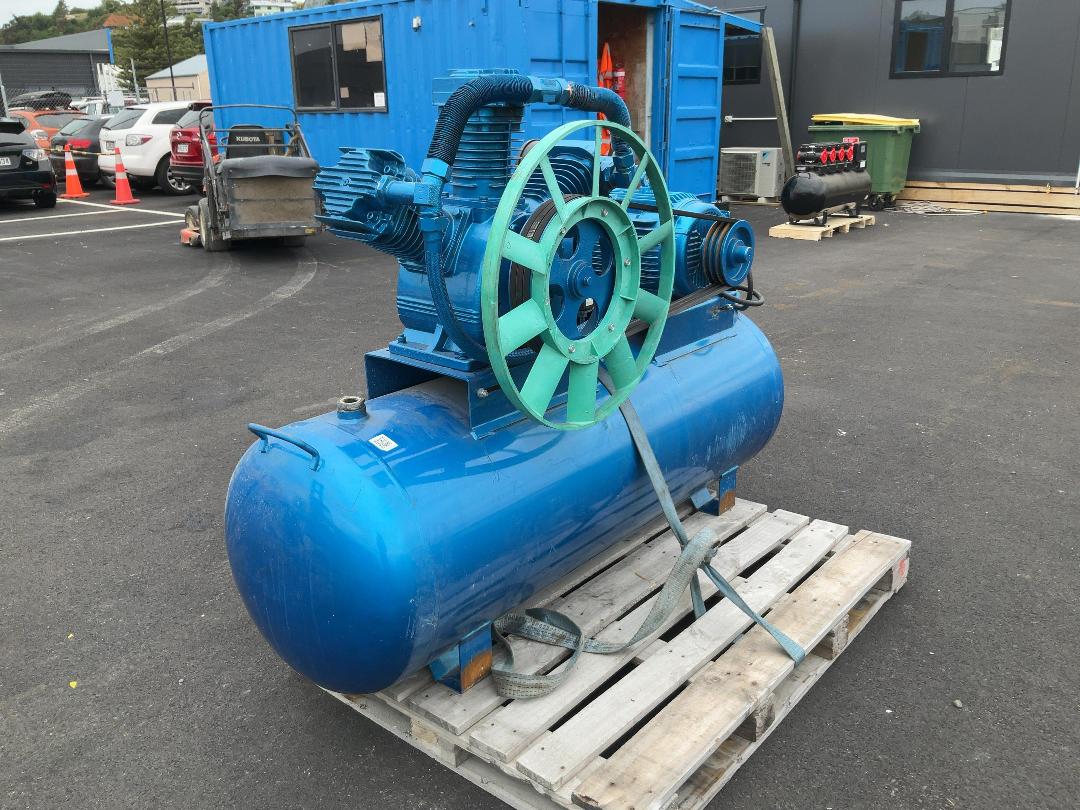 Photo '6' of DAMAGED Air compressor 3 phase