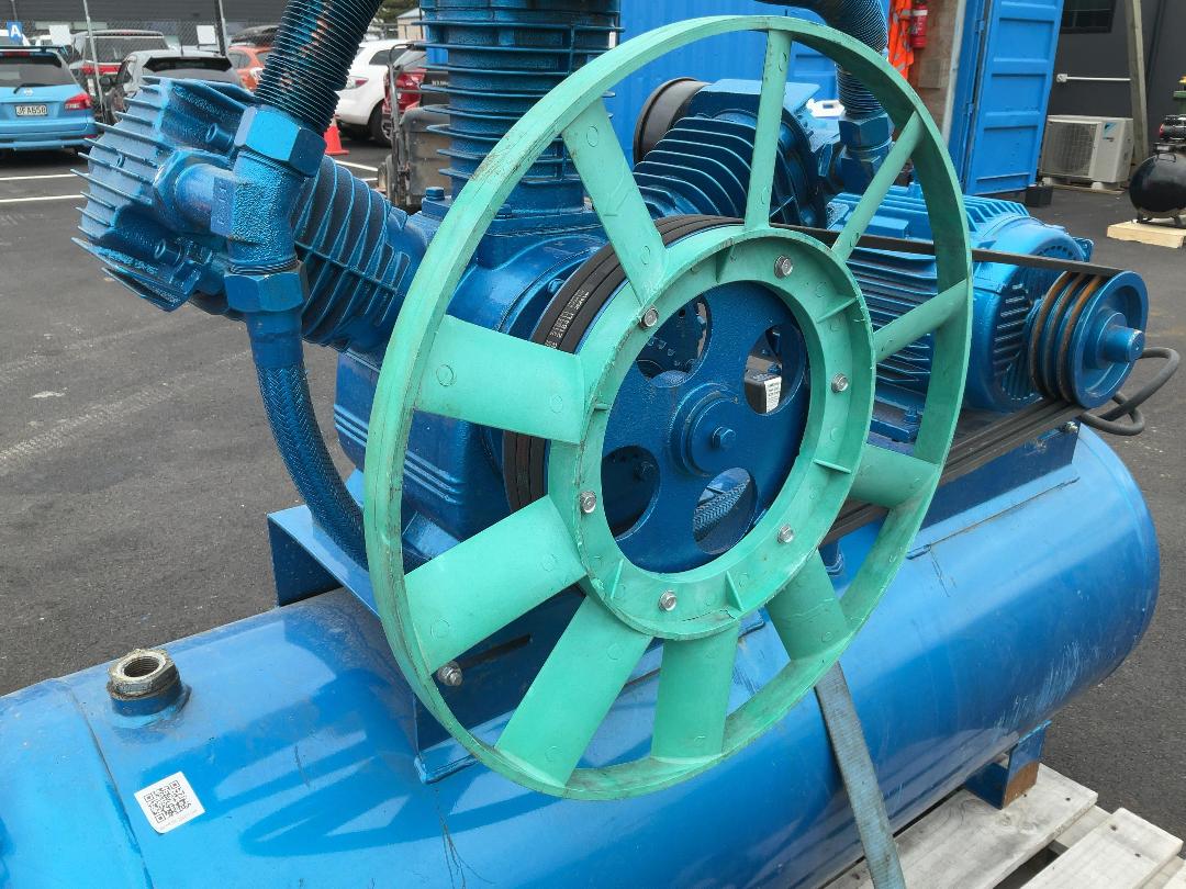 Photo '16' of DAMAGED Air compressor 3 phase