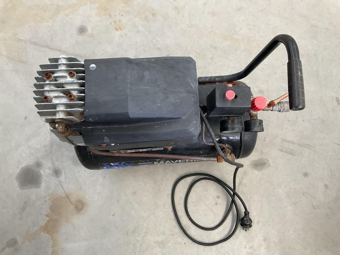 Photo '8' of Ajax Maverick Air Compressor - Model FL25 Photo '8' of Ajax Maverick Air Compressor - Model FL25