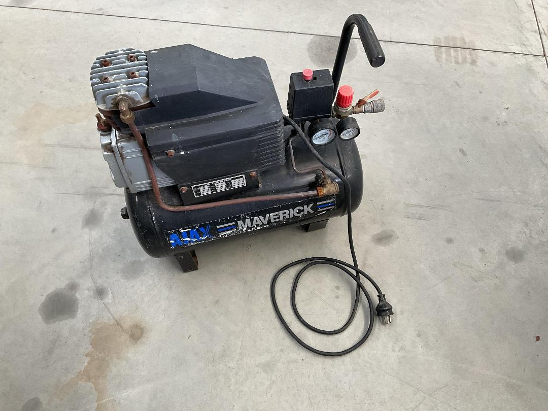 Photo '7' of Ajax Maverick Air Compressor - Model FL25 Photo '7' of Ajax Maverick Air Compressor - Model FL25