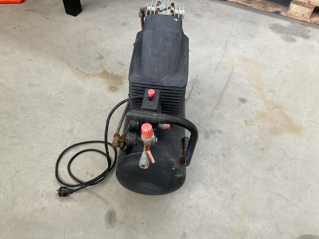 Photo '9' of Ajax Maverick Air Compressor - Model FL25 Photo '9' of Ajax Maverick Air Compressor - Model FL25