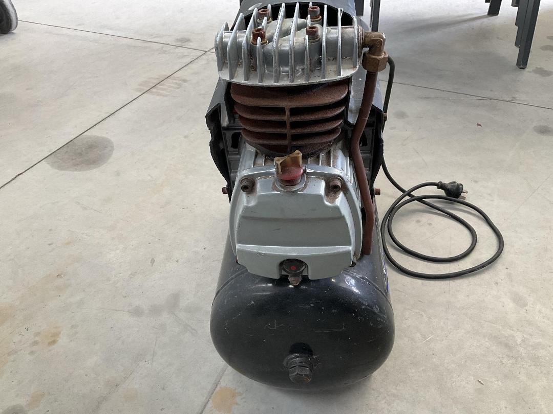 Photo '16' of Ajax Maverick Air Compressor - Model FL25 Photo '16' of Ajax Maverick Air Compressor - Model FL25