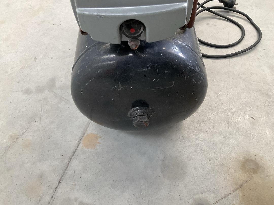 Photo '18' of Ajax Maverick Air Compressor - Model FL25 Photo '18' of Ajax Maverick Air Compressor - Model FL25