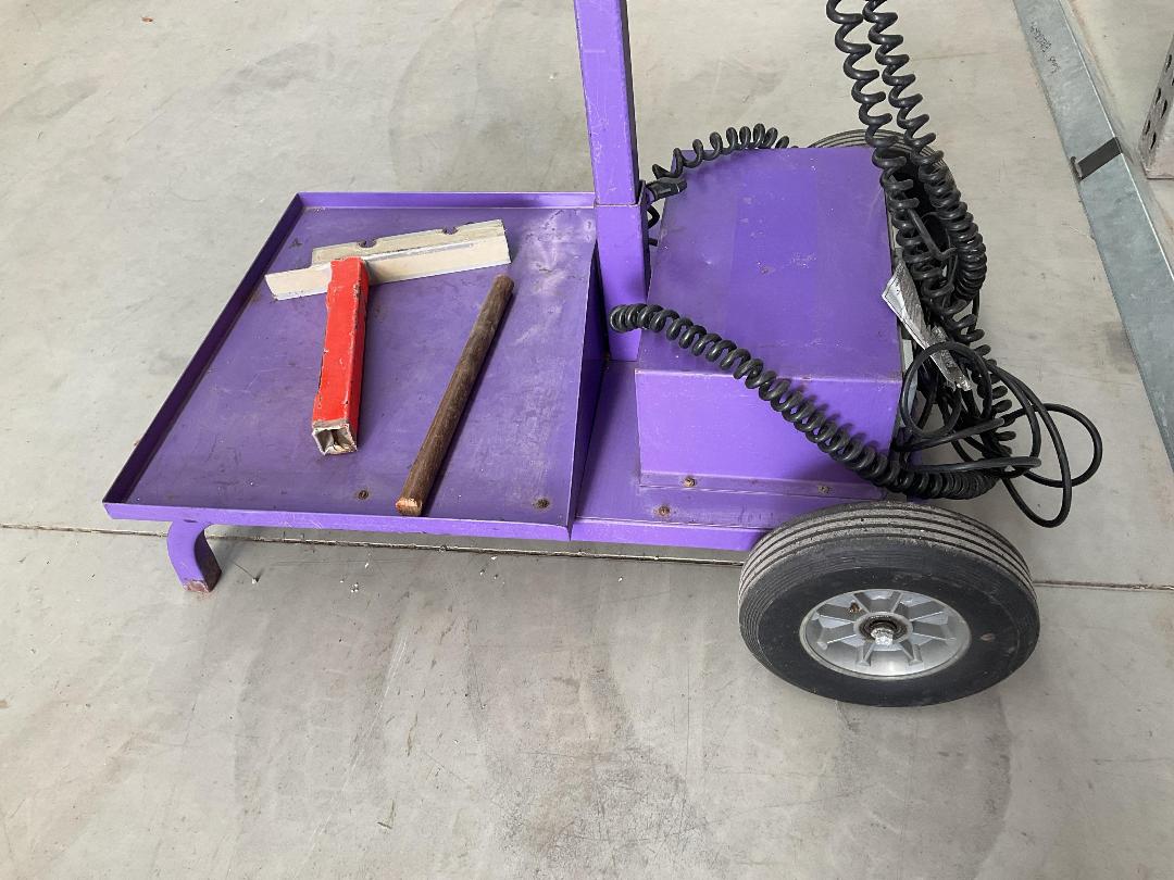 Photo '4' of Industrial Work Light or Similar on Wheels