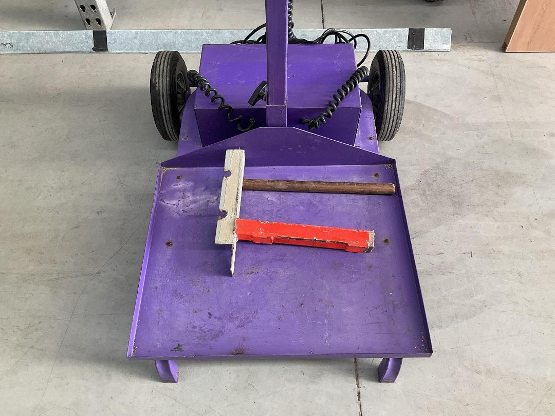 Photo '2' of Industrial Work Light or Similar on Wheels