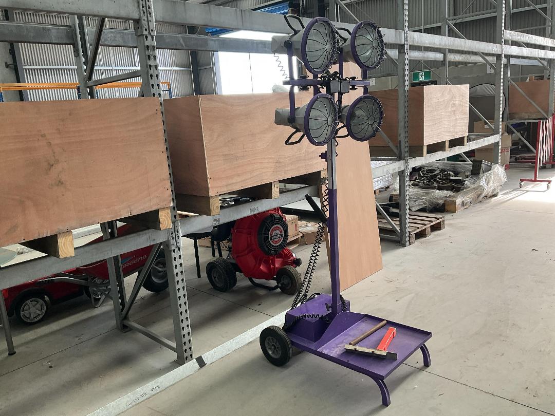 Photo '9' of Industrial Work Light or Similar on Wheels