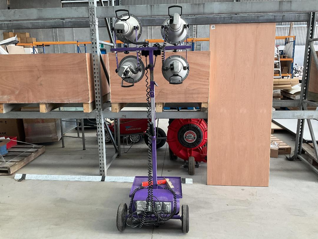 Photo '12' of Industrial Work Light or Similar on Wheels