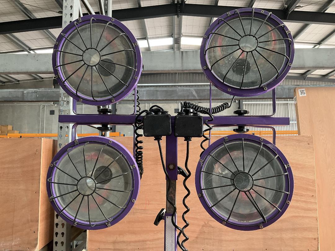 Photo '11' of Industrial Work Light or Similar on Wheels