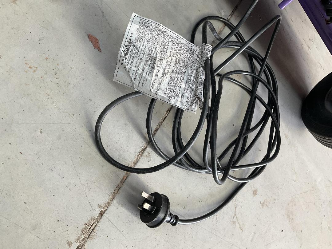 Photo '13' of Industrial Work Light or Similar on Wheels